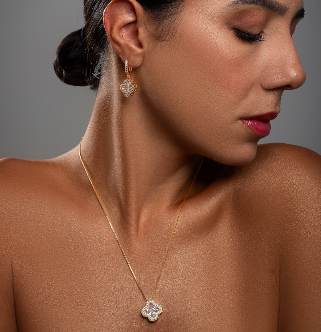 Conjunto Trevo Cravejado com Zircônia