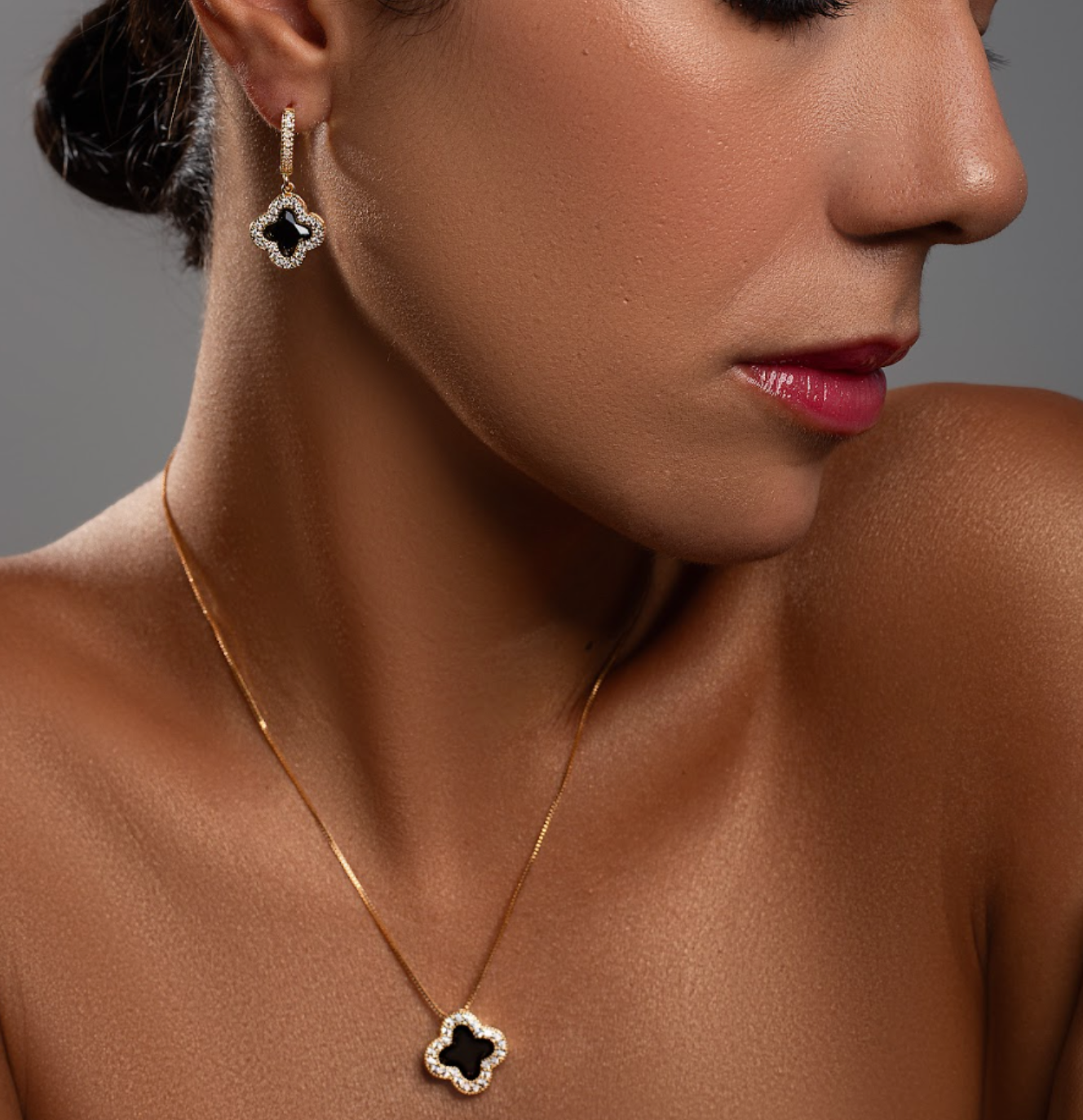 Conjunto Trevo Cravejado com Zircônia