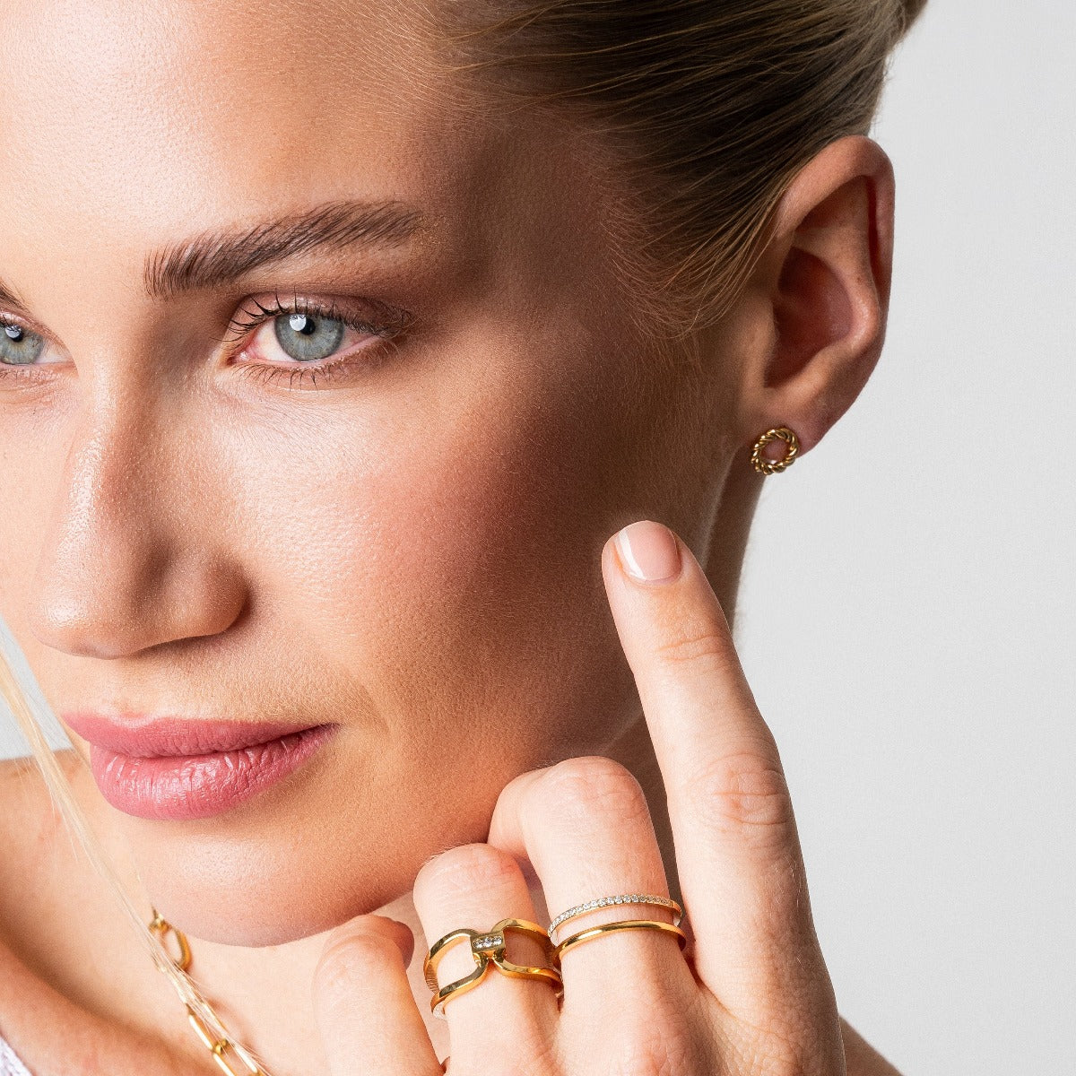 Brincos Dainty Rope Estudados em Ouro