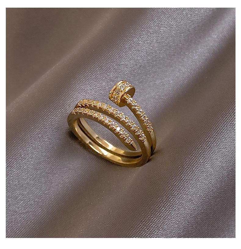NEW GOLD - O Catálogo de hoje está repleto de anéis sofisticados e  elegantes.💍 Surpreenda suas clientes com semijoias que são tendência! ⠀  Vendas em ATACADO através do Whatsapp, solicite já nosso